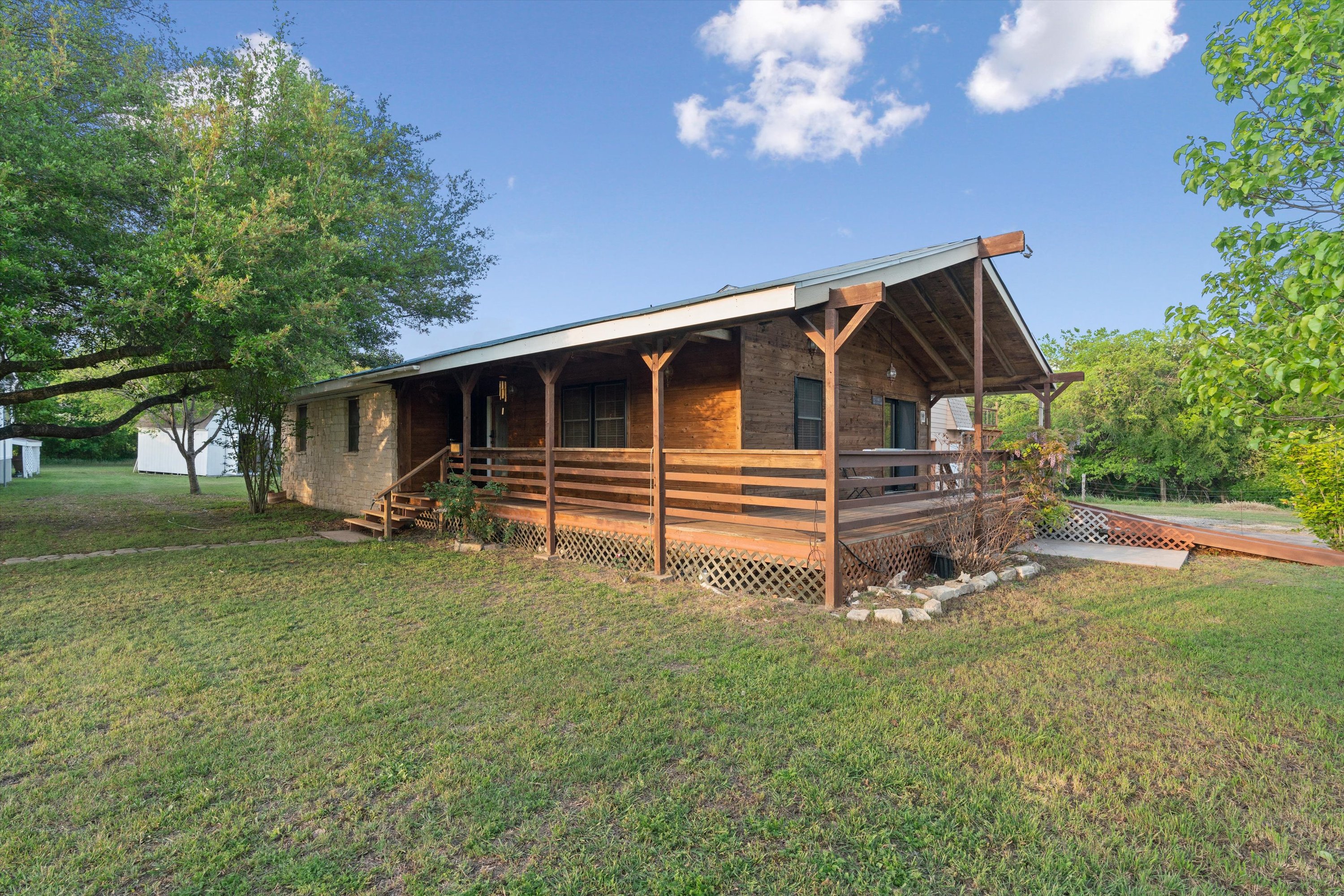 Bunton Cabin with Porch Bunton Cabin with Porch